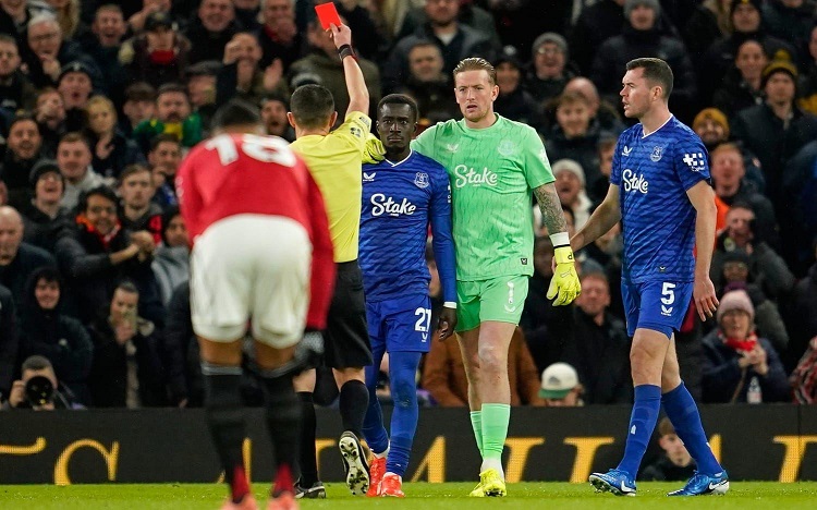 Er brak een vechtpartij uit tussen Everton-teamgenoten tijdens de wedstrijd